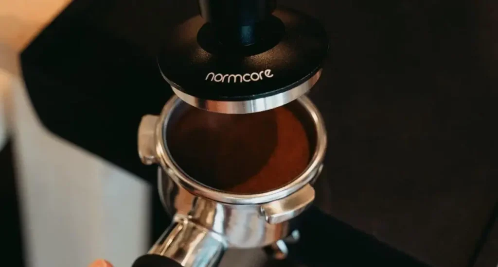 Normcore V4 Tamper Review – Consistency Meets Comfort 3 Normcore V4 tamper is a spring-loaded, calibrated espresso tamper that uses interchangeable springs for a great tamping experience