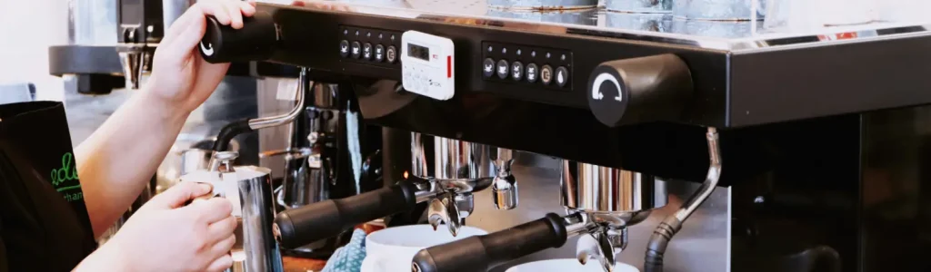 ☕ How to Use an Espresso Machine (Beginner’s Guide) 77 Barista pulling a shot of espresso using a home espresso machine