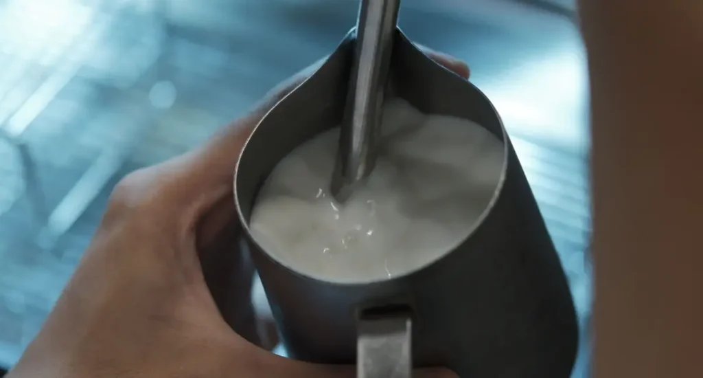 Best Milk Pitchers for Pouring Latte Art 🥛 3 Best milk pitchers for pouring latte art and creating the ultimate tasty coffee