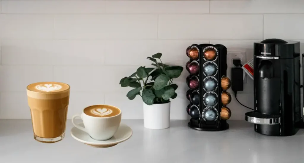 Latte vs Flat White: What’s the Difference?☕ 113 Flat white and latte side by side on a wooden surface, showcasing the difference in size and milk texture.