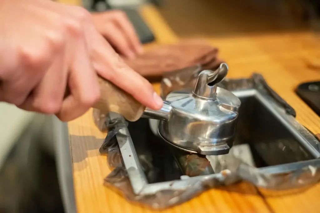 How to Use an Espresso Knock Box (Beginner Guide)☕ 4 Barista showwing How to Use an Espresso Knock Box to empty a portafilter into it