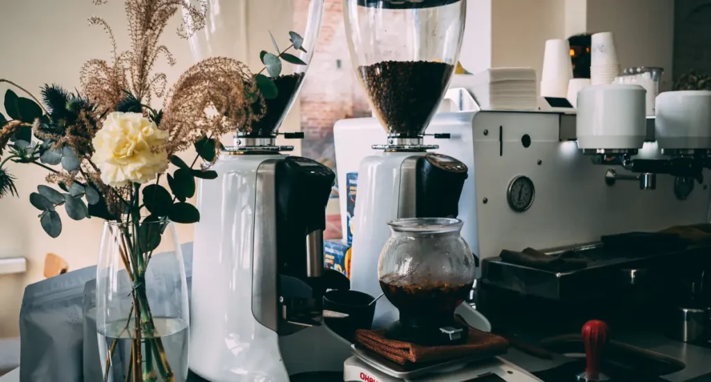 Manual vs Electric Coffee Grinders – Which One’s Right for You? ☕ 145 Manual vs Electric Coffee Grinders Which One’s Right for You?