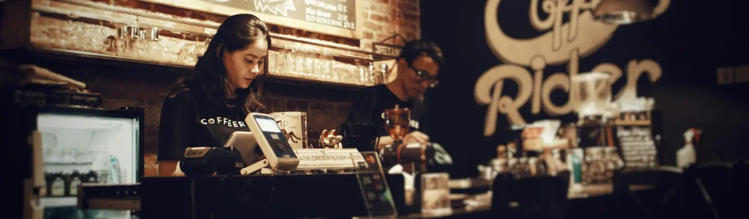 ☕ 10 Pro Home Barista Tips to Brew Café-Quality Coffee (Without Fancy Equipment!) 2 Barista using an espresso machine to brew coffee at home, showcasing café-quality brewing tips.