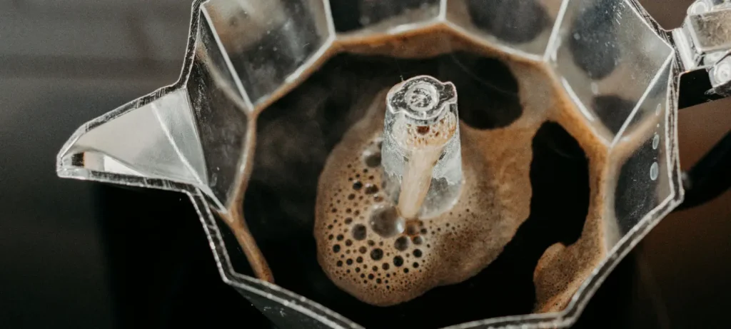 Cuban Coffee Explained – How Cafecito Is Traditionally Made ☕🇨🇺 17 Traditional Cuban coffee cafecito with espumita foam made using a moka pot