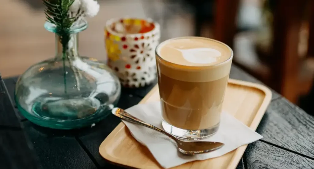 Double Shot Latte: What It Is and Why Coffee Lovers Prefer It ☕✨ 5 Creamy double shot latte in a glass cup on a wooden table with creama