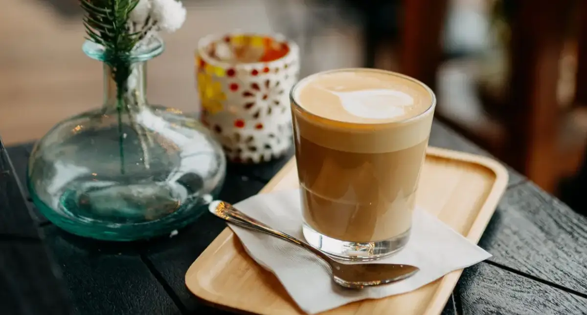 Double Shot Latte: What It Is and Why Coffee Lovers Prefer It ☕✨ 2 Creamy double shot latte in a glass cup on a wooden table with creama